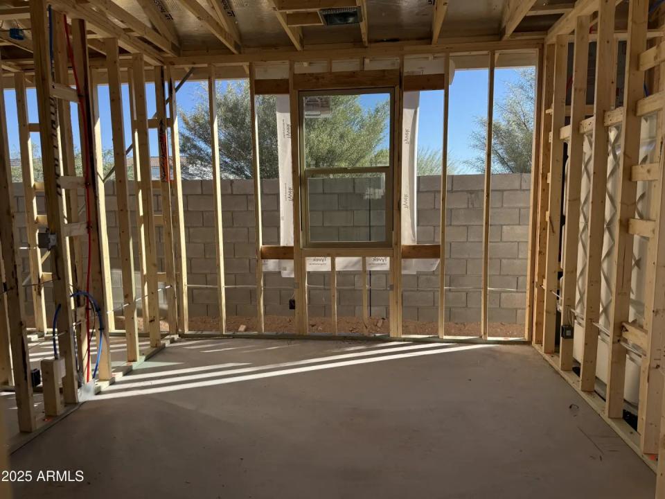 Real Estate Picture 4