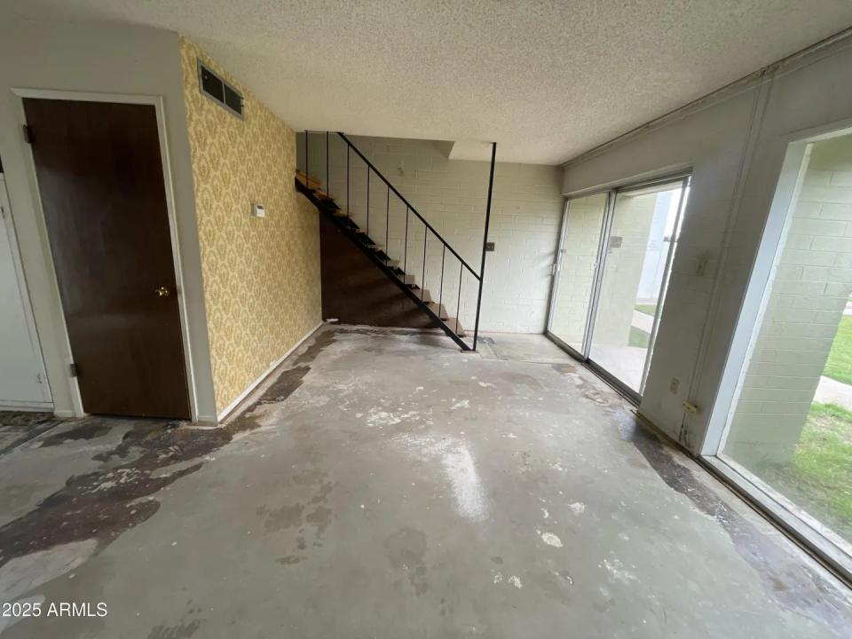 Real Estate Picture 4