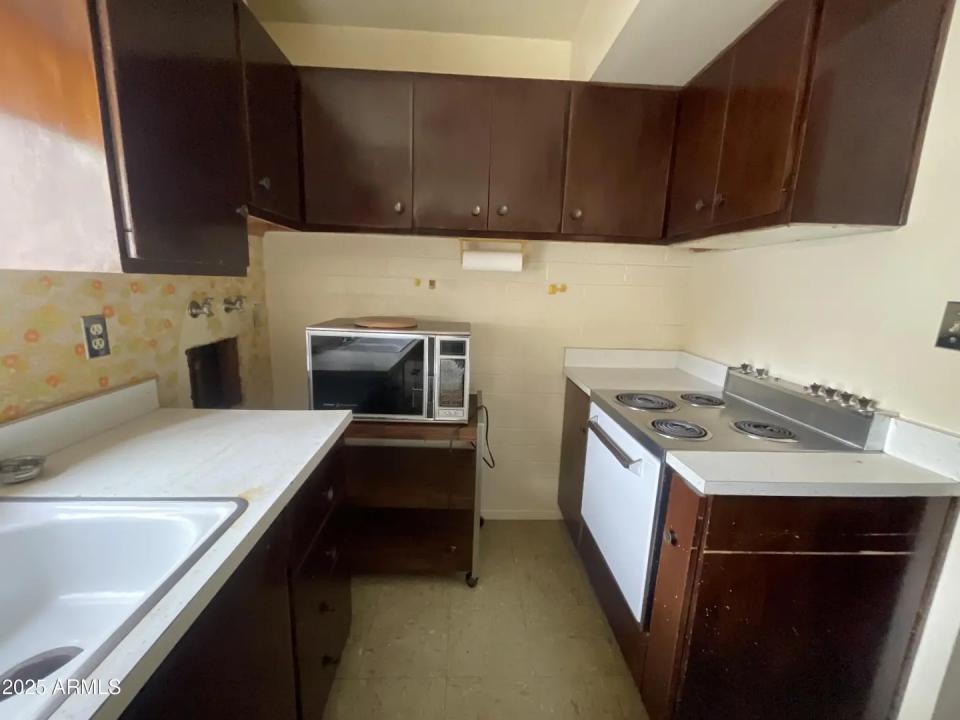 Real Estate Picture 7
