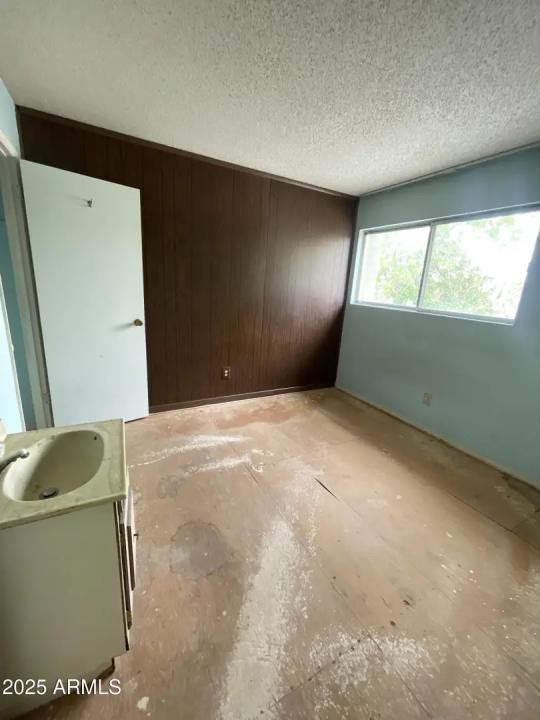 Real Estate Picture 9