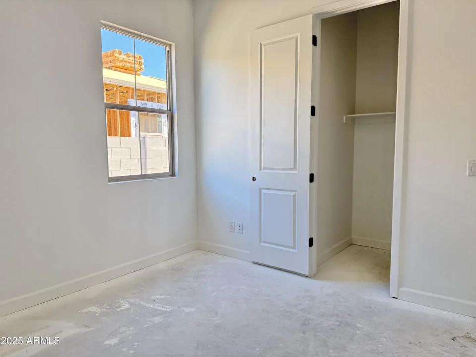 Real Estate Picture 7