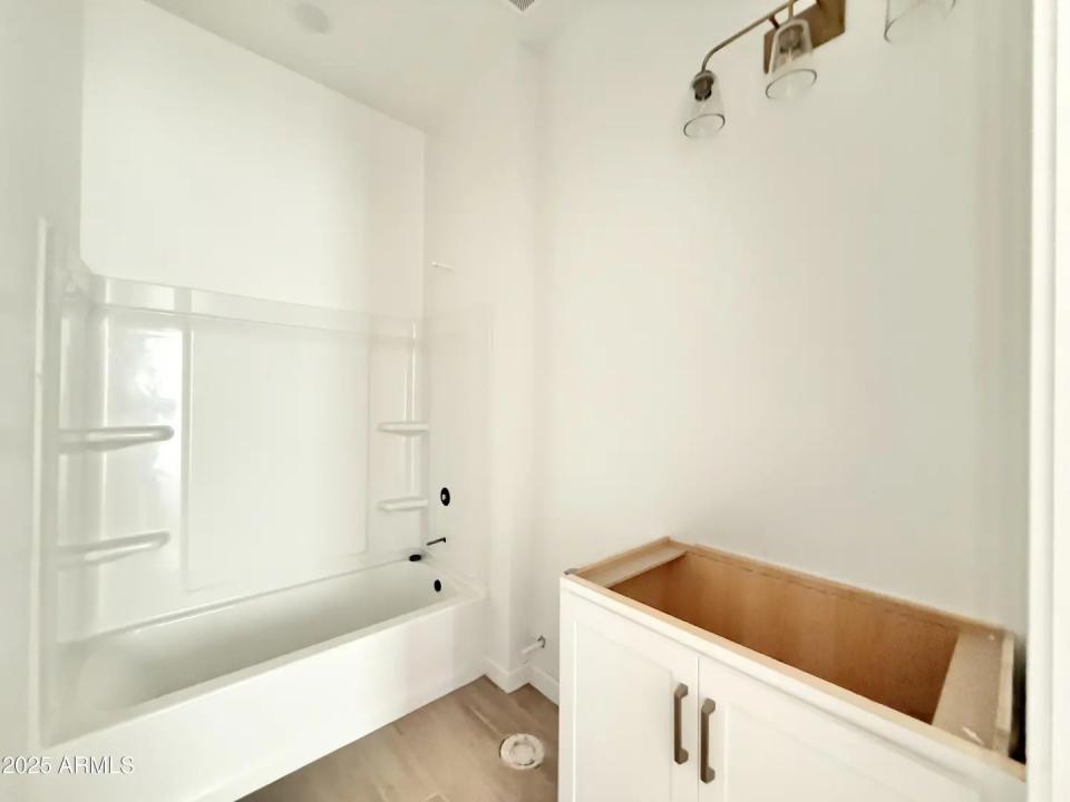 Real Estate Picture 8