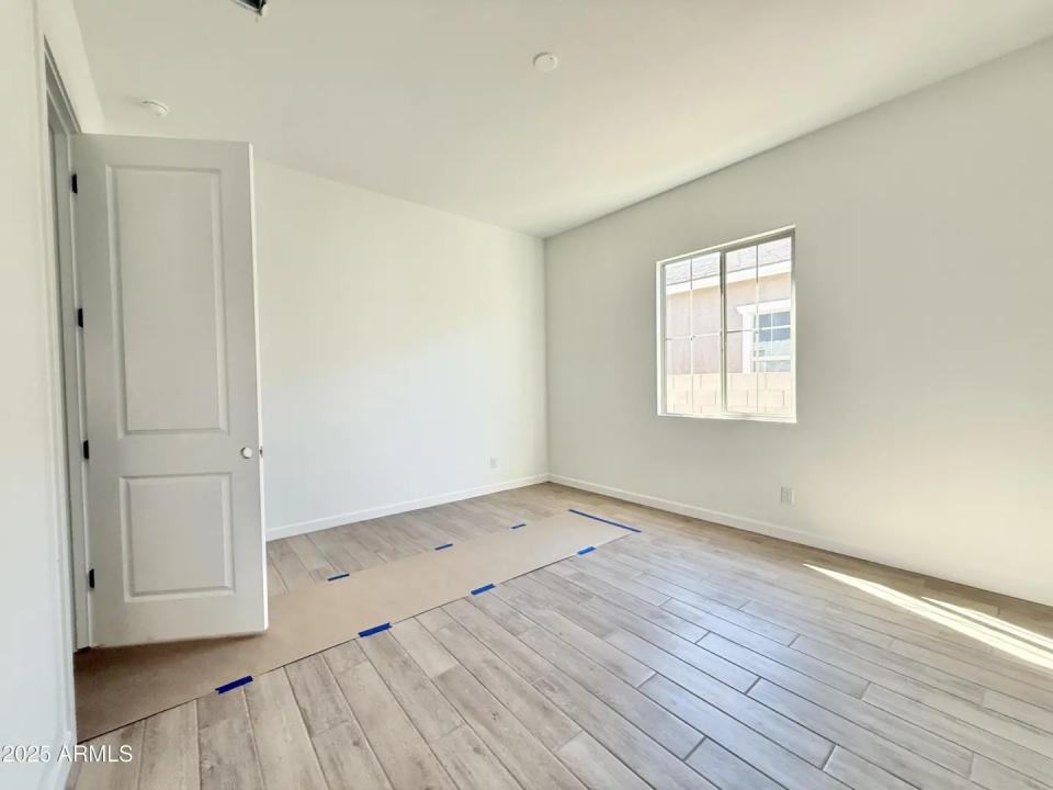 Real Estate Picture 11