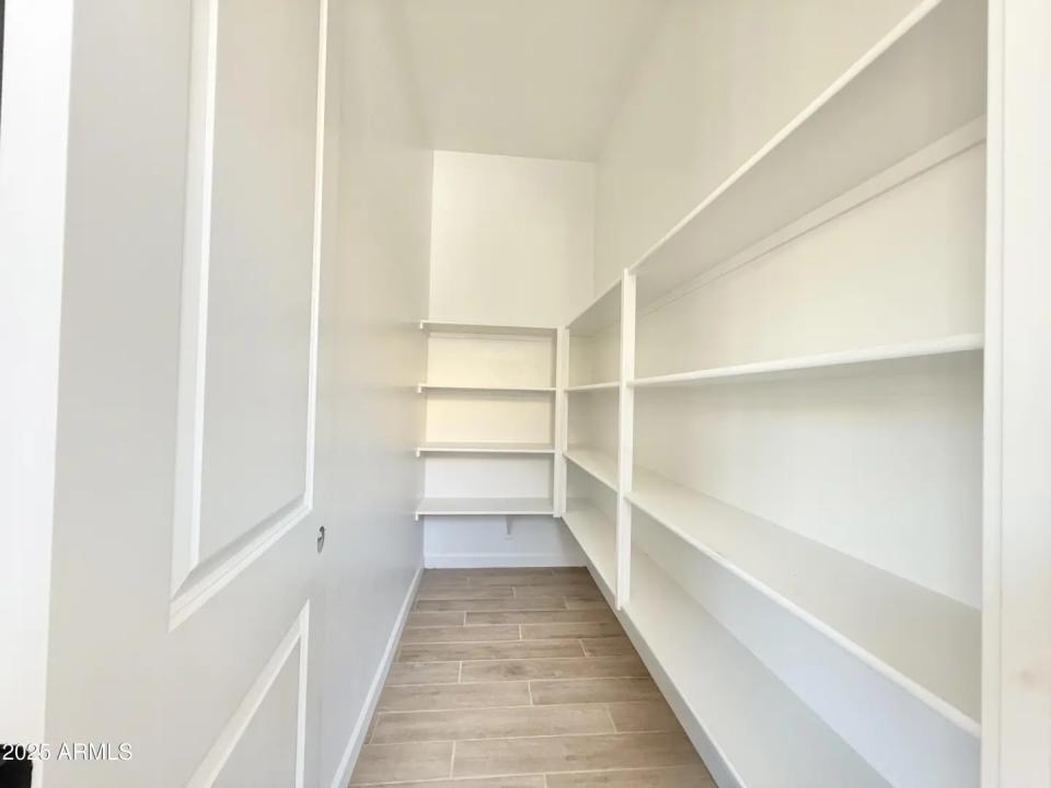 Real Estate Picture 14