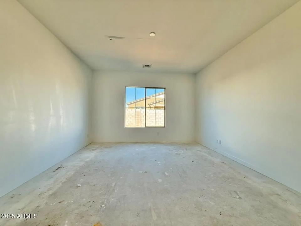 Real Estate Picture 22