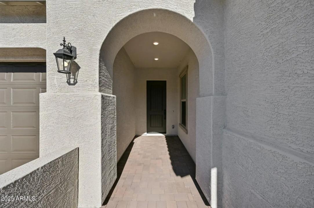 Real Estate Picture 4