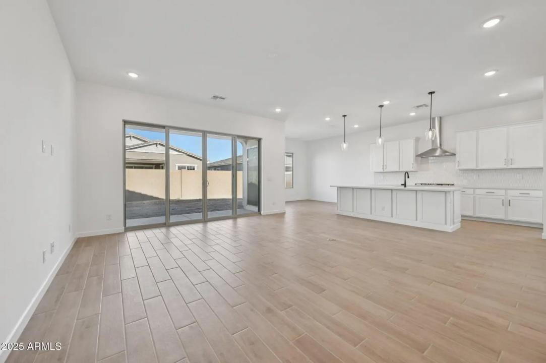 Real Estate Picture 7