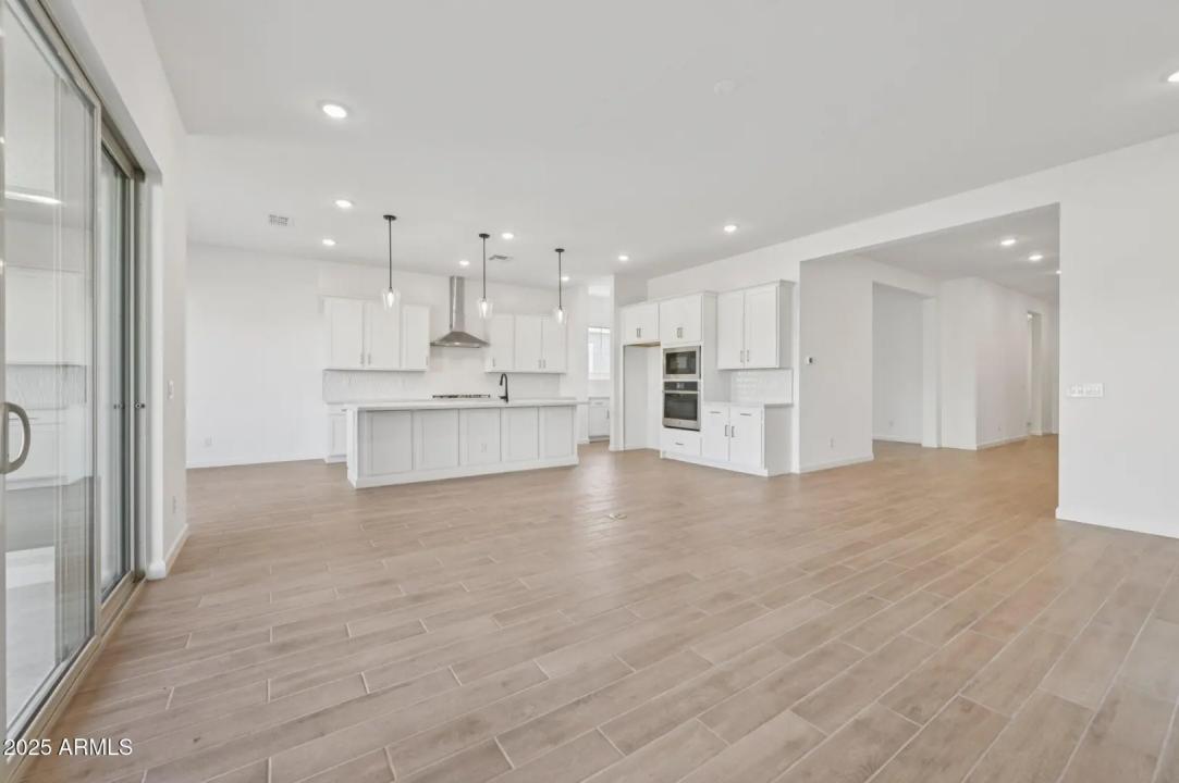 Real Estate Picture 8