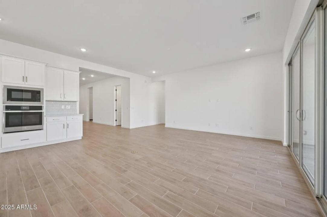 Real Estate Picture 9