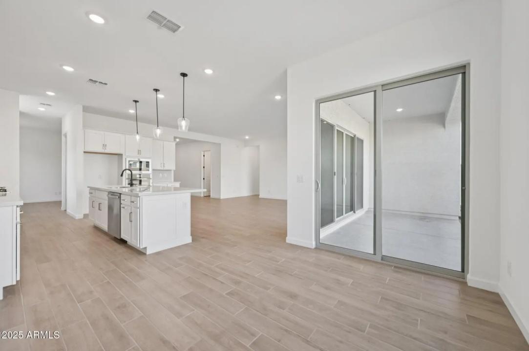 Real Estate Picture 11