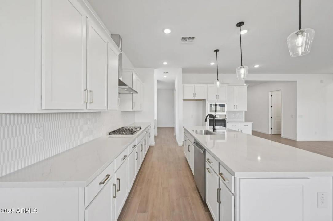 Real Estate Picture 12