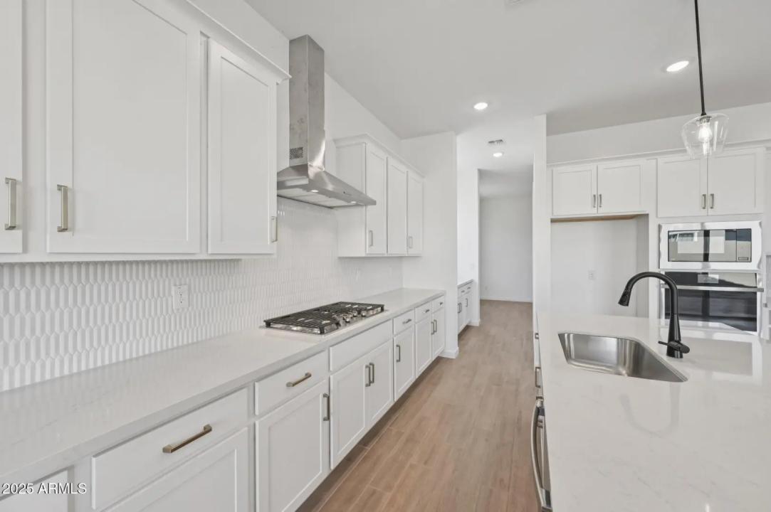 Real Estate Picture 13