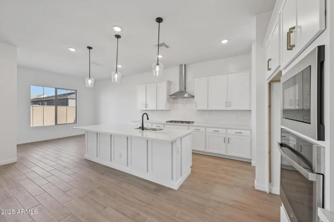 Real Estate Picture 15