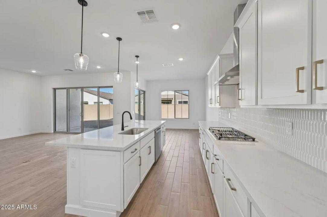 Real Estate Picture 16