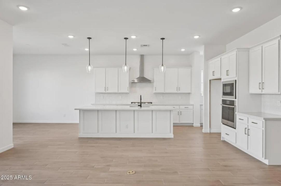 Real Estate Picture 17