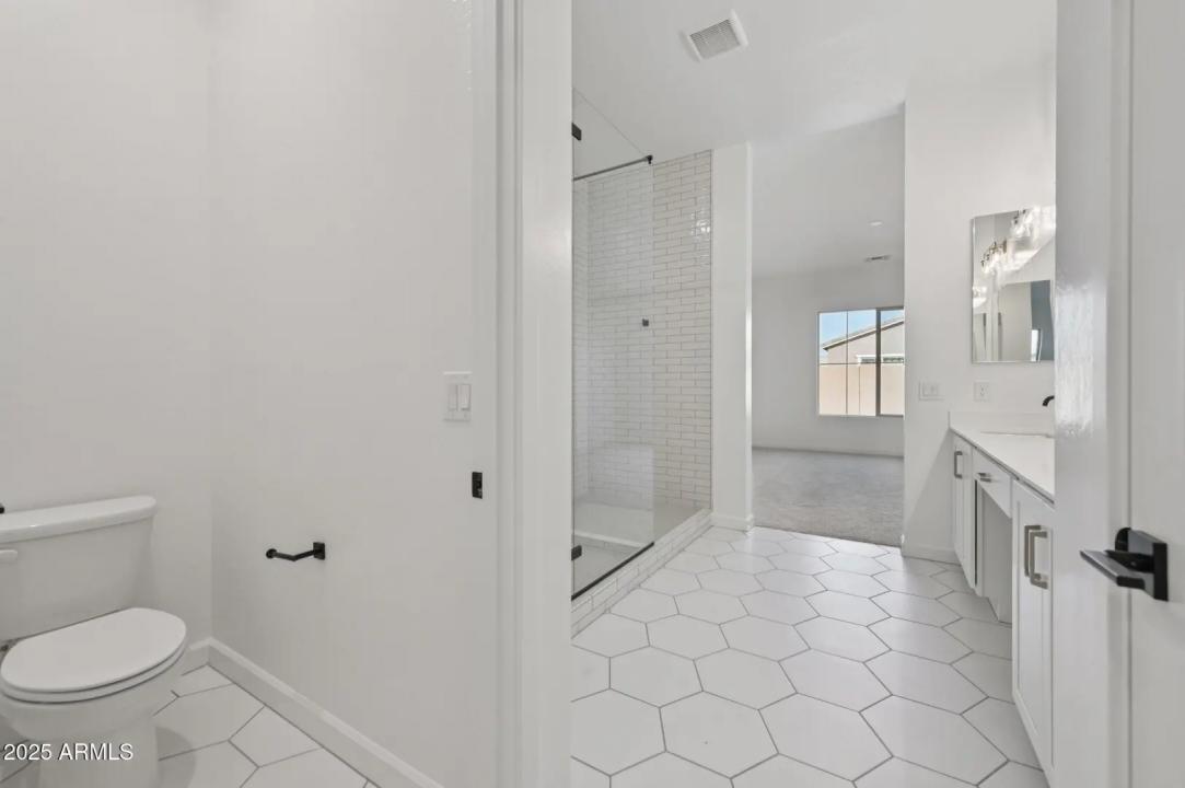 Real Estate Picture 30