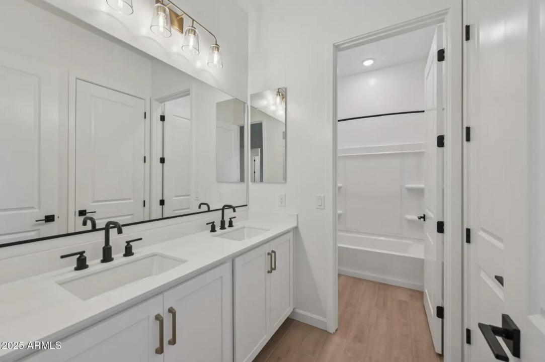 Real Estate Picture 43