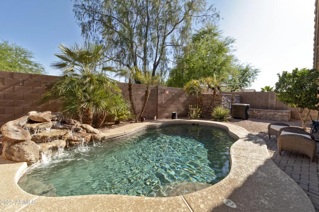 Real Estate Picture 3