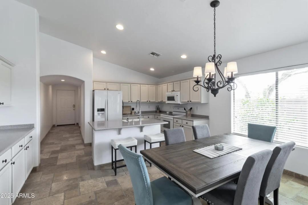 Real Estate Picture 4