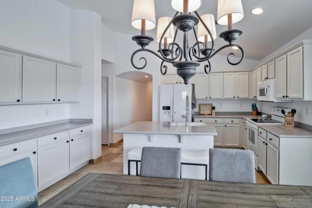 Real Estate Picture 11