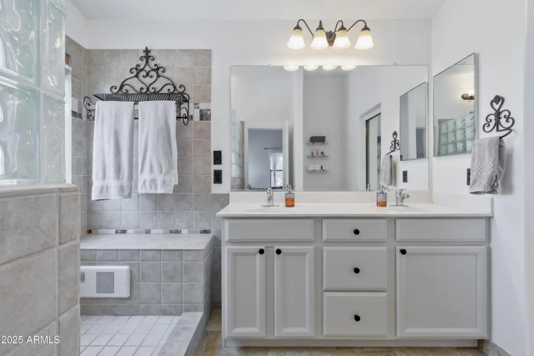 Real Estate Picture 16