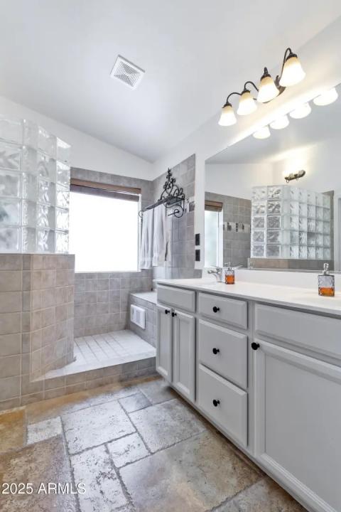 Real Estate Picture 18