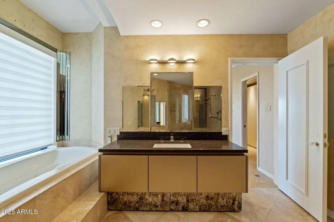 Real Estate Picture 32