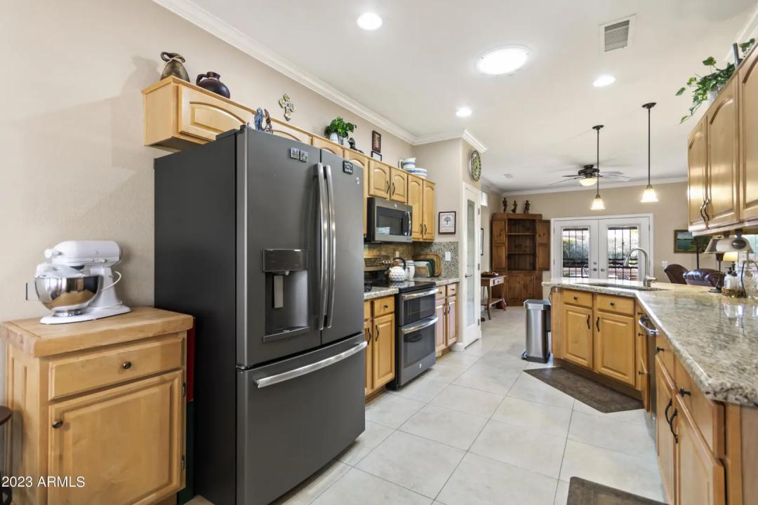 Real Estate Picture 4