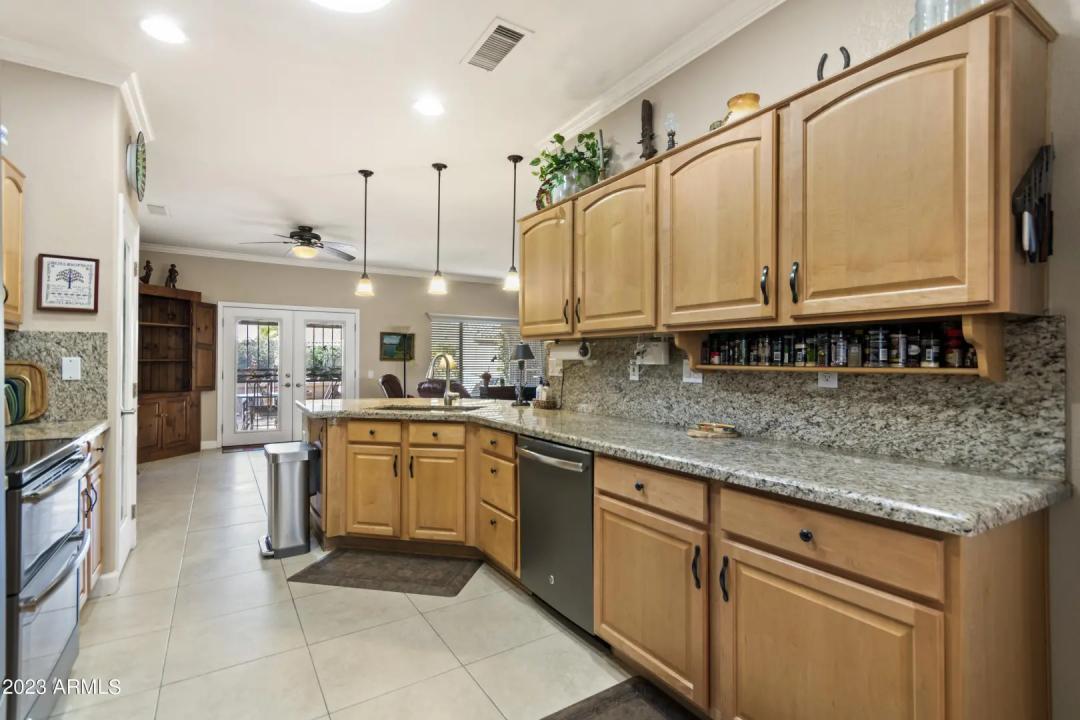 Real Estate Picture 5