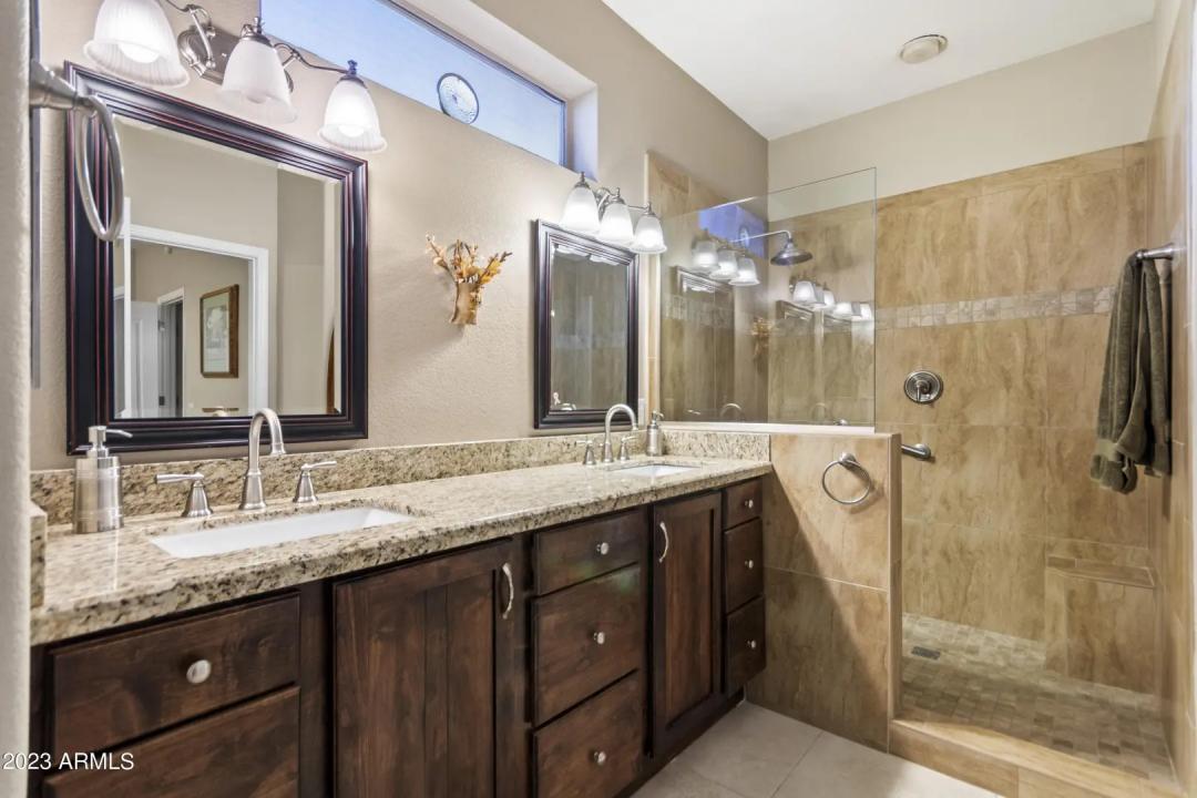 Real Estate Picture 14