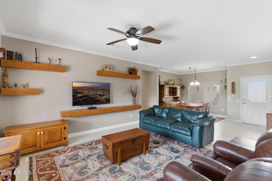 Real Estate Picture 3