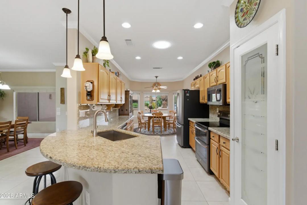 Real Estate Picture 4