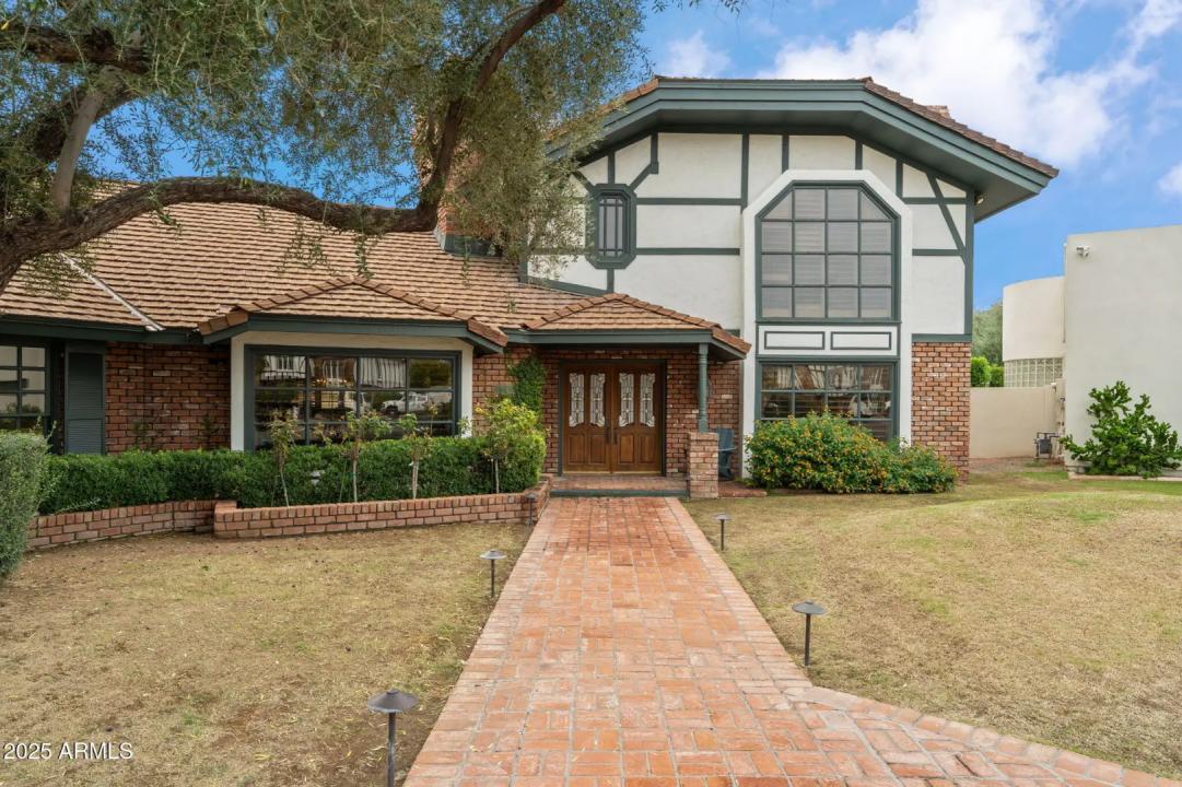 Real Estate Picture 3