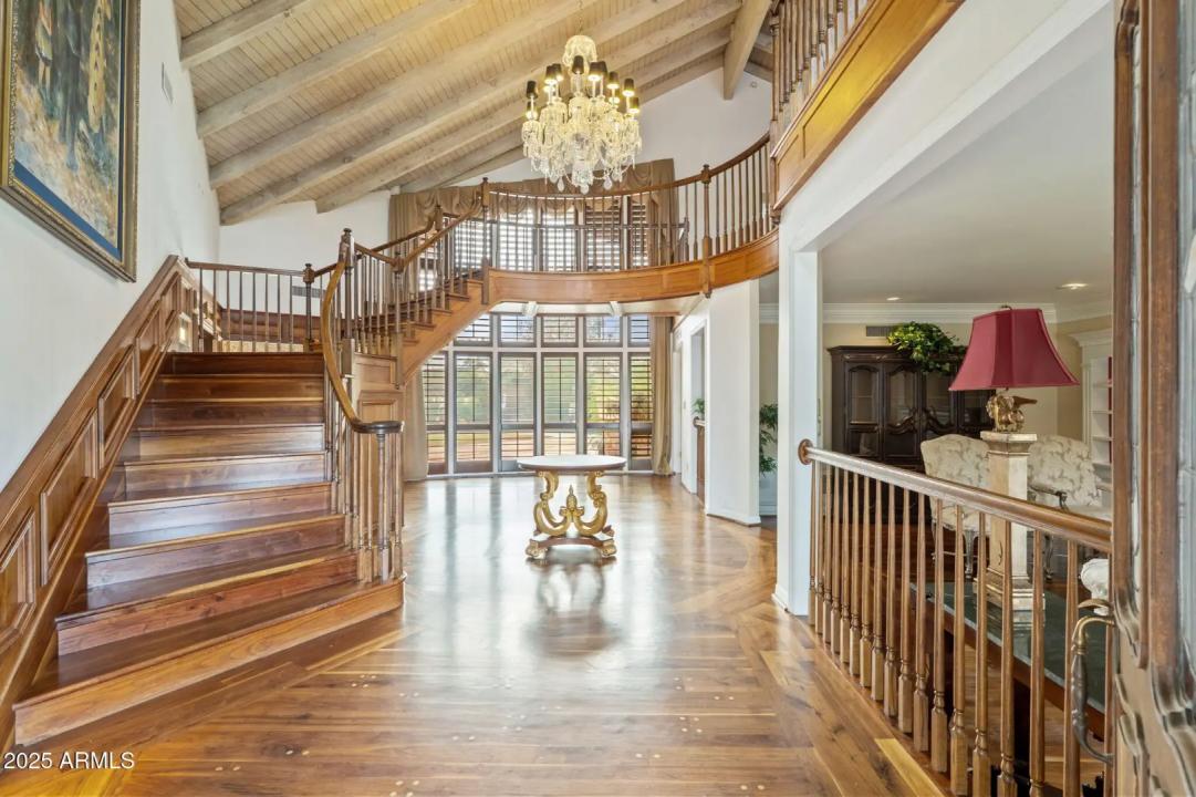 Real Estate Picture 4