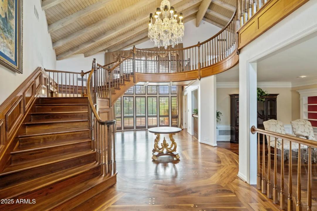 Real Estate Picture 7