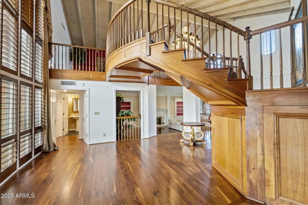 Real Estate Picture 8