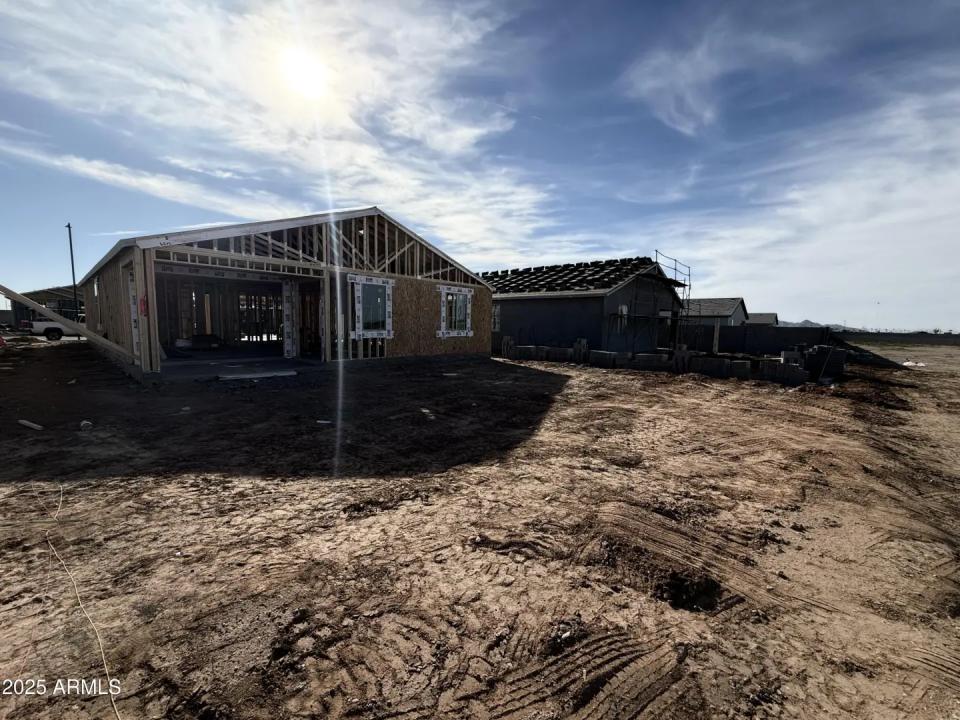 Real Estate Picture 4