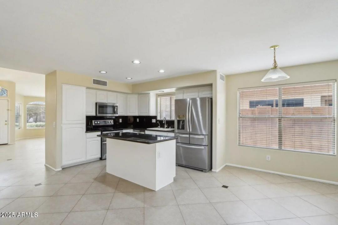 Real Estate Picture 4