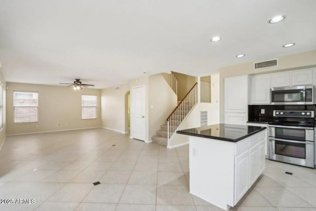 Real Estate Picture 5