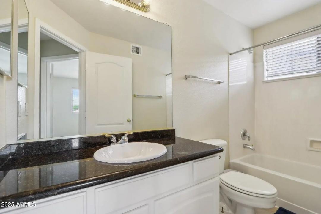 Real Estate Picture 12
