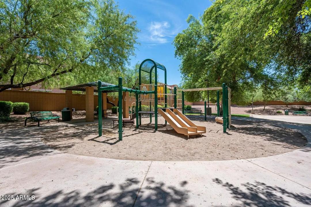Real Estate Picture 22