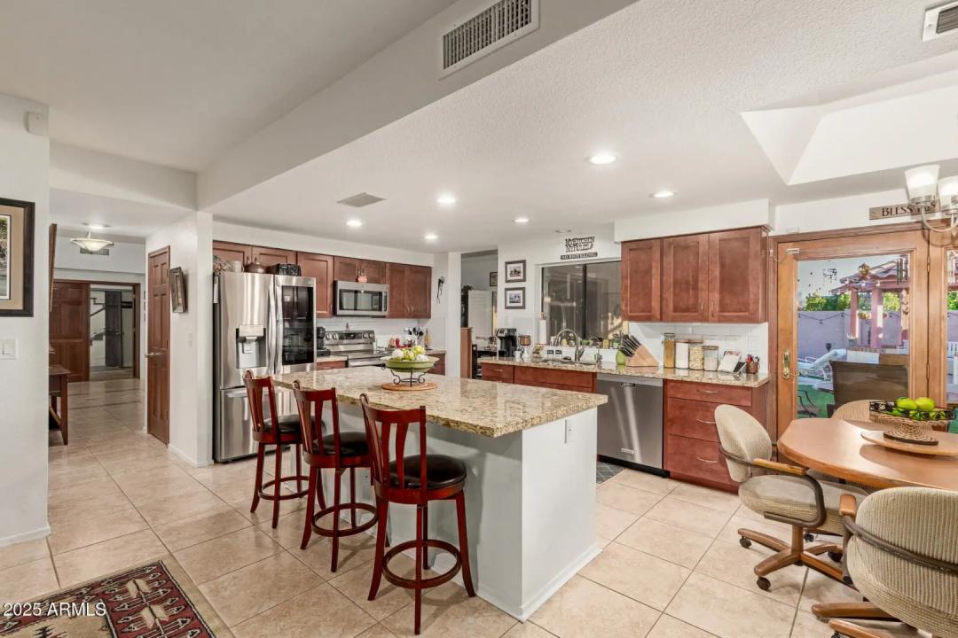 Real Estate Picture 12