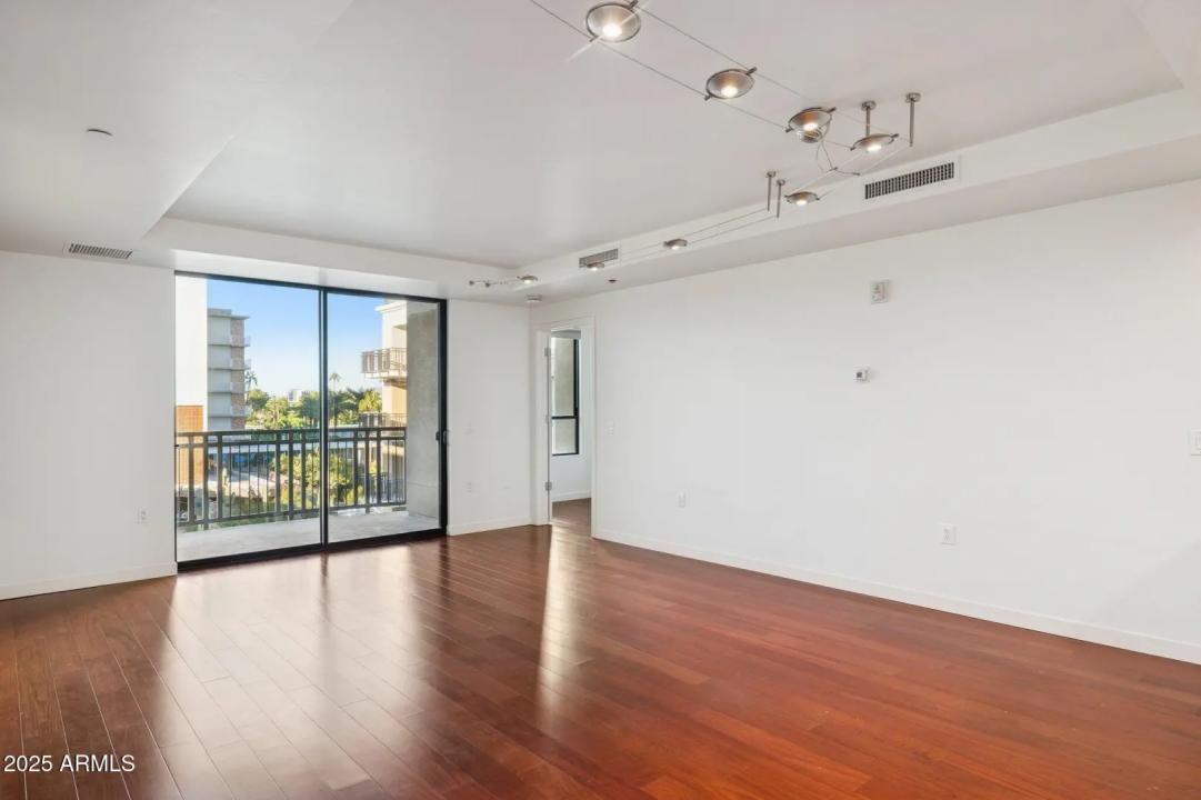 Real Estate Picture 5