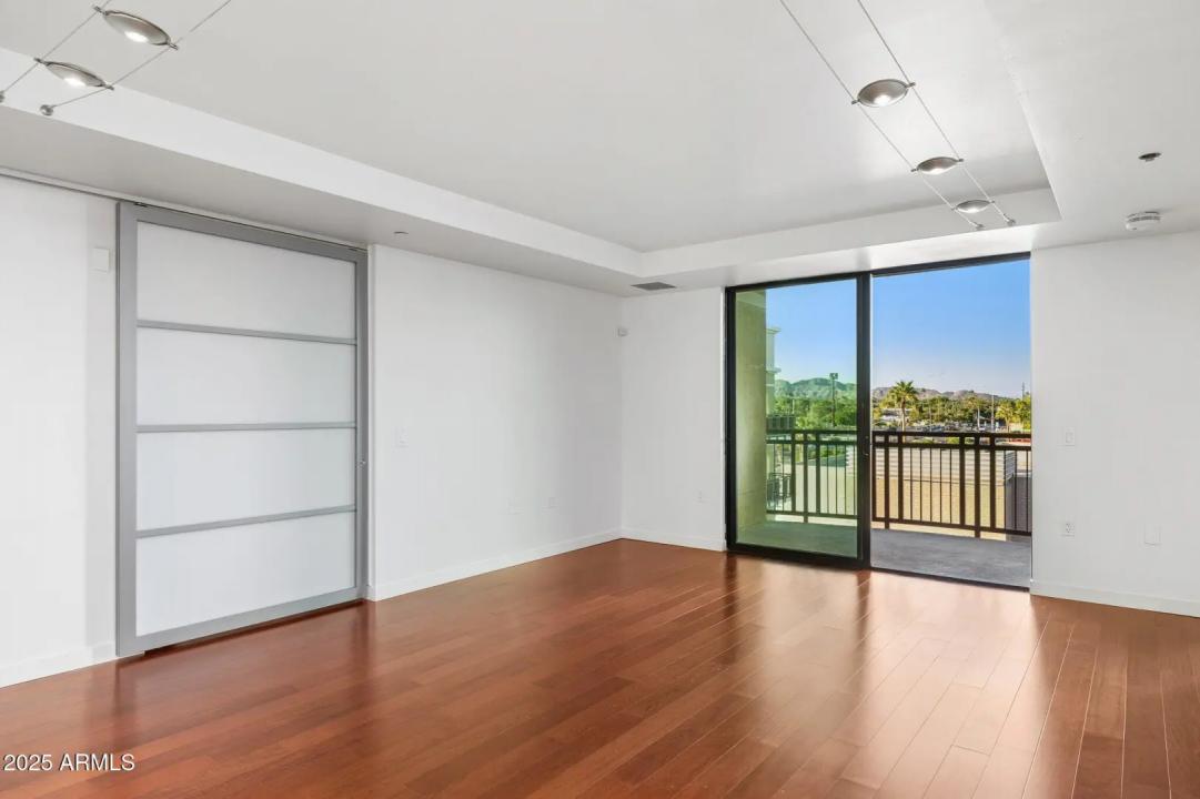 Real Estate Picture 7