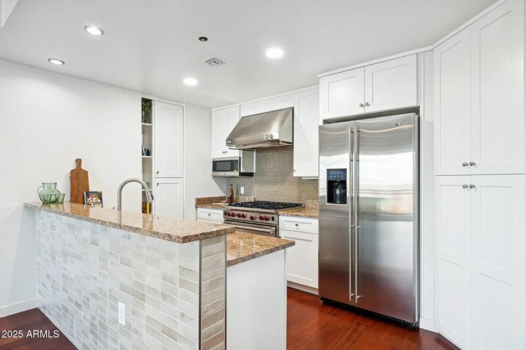 Real Estate Picture 4