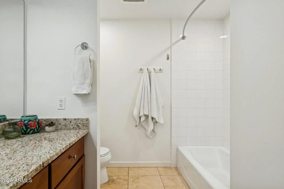 Real Estate Picture 24