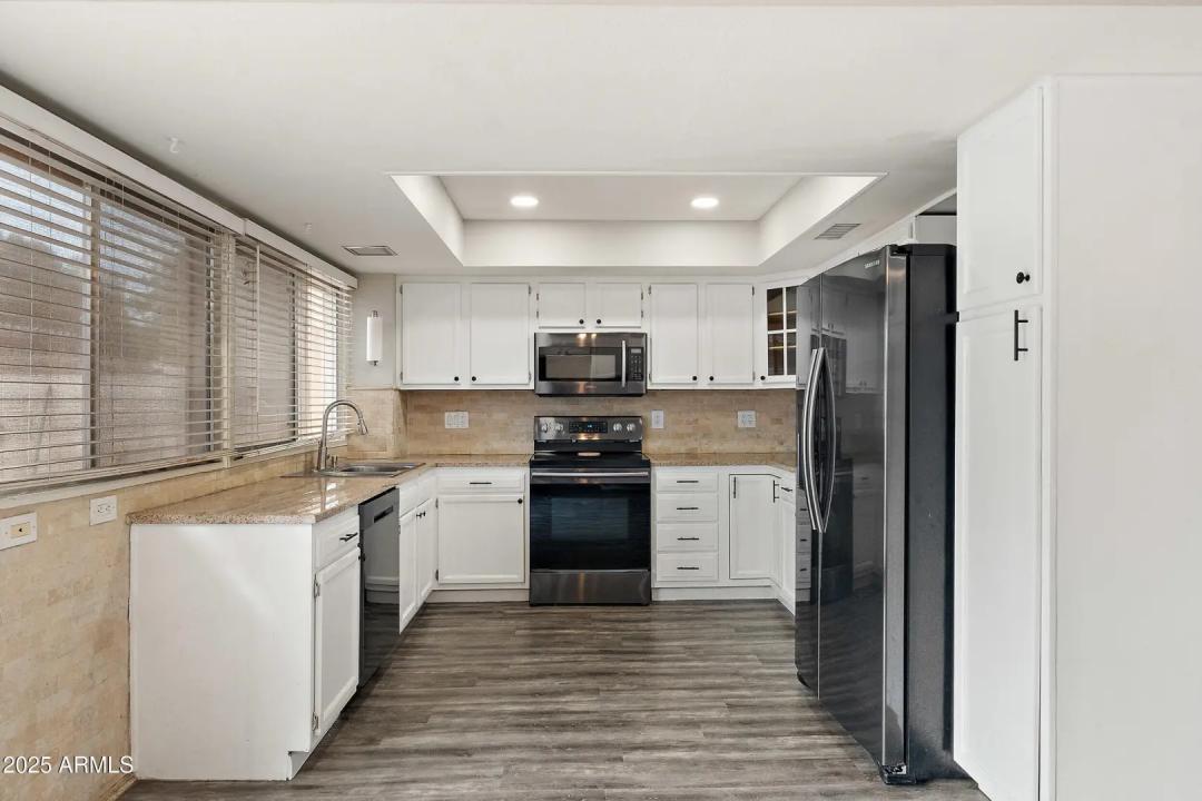 Real Estate Picture 8