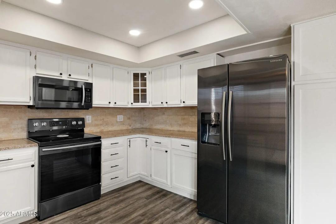 Real Estate Picture 9