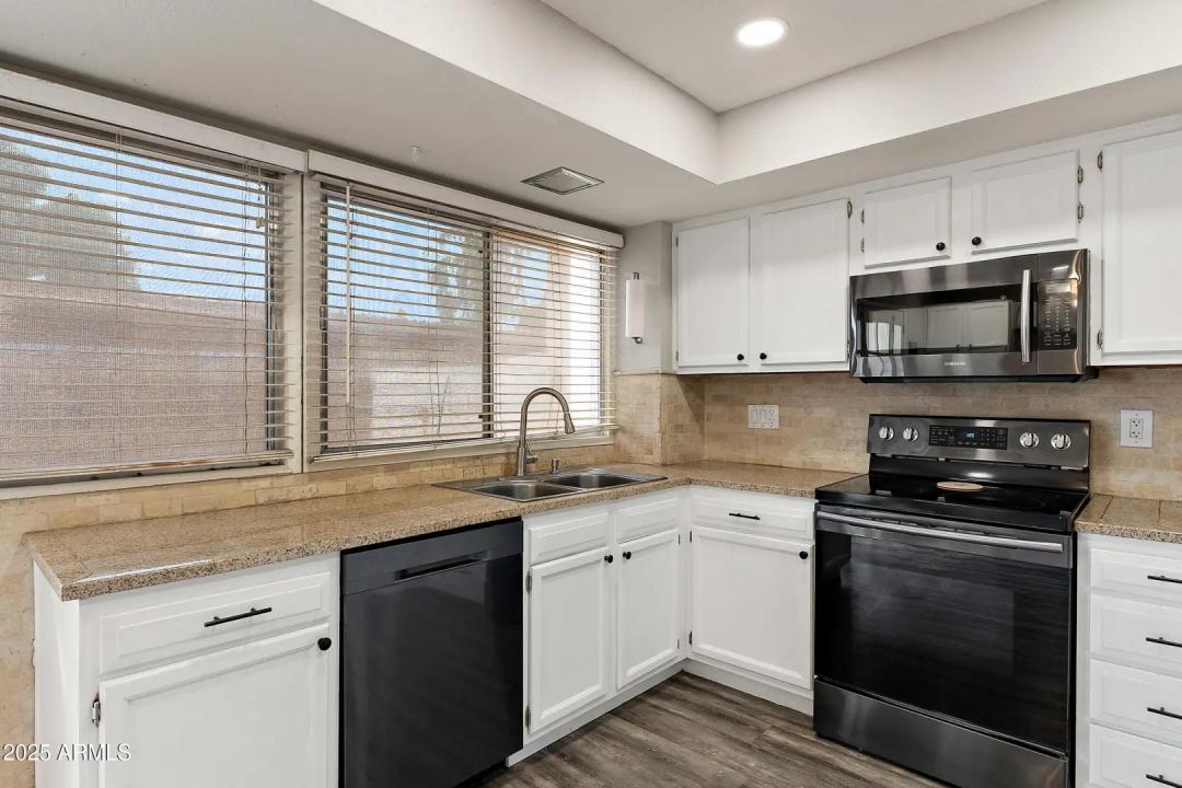 Real Estate Picture 10