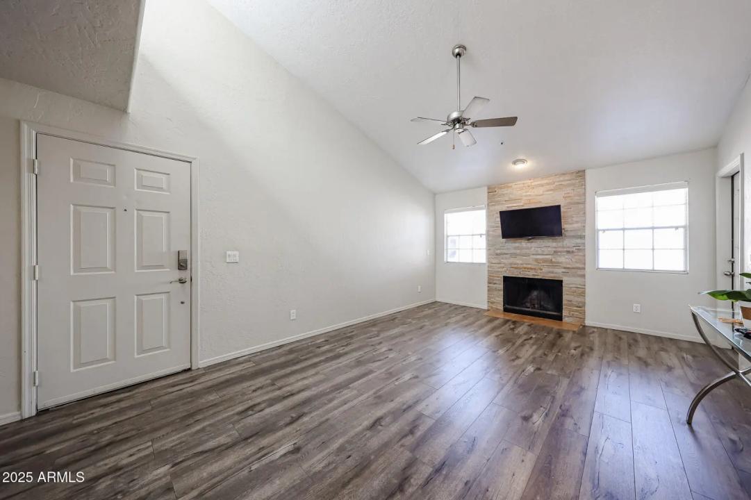 Real Estate Picture 4